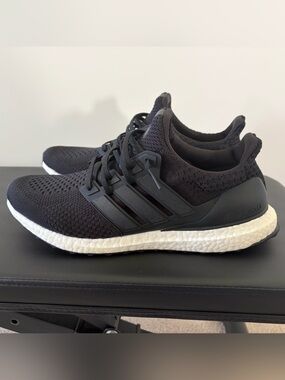 Adidas Black and white Ultraboost - sz13